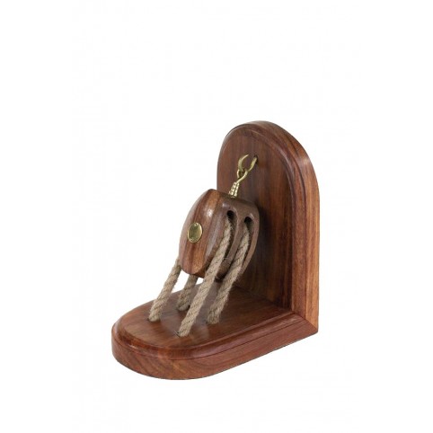 NAUTICAL-INSPIRED PULLEY BOOKEND
