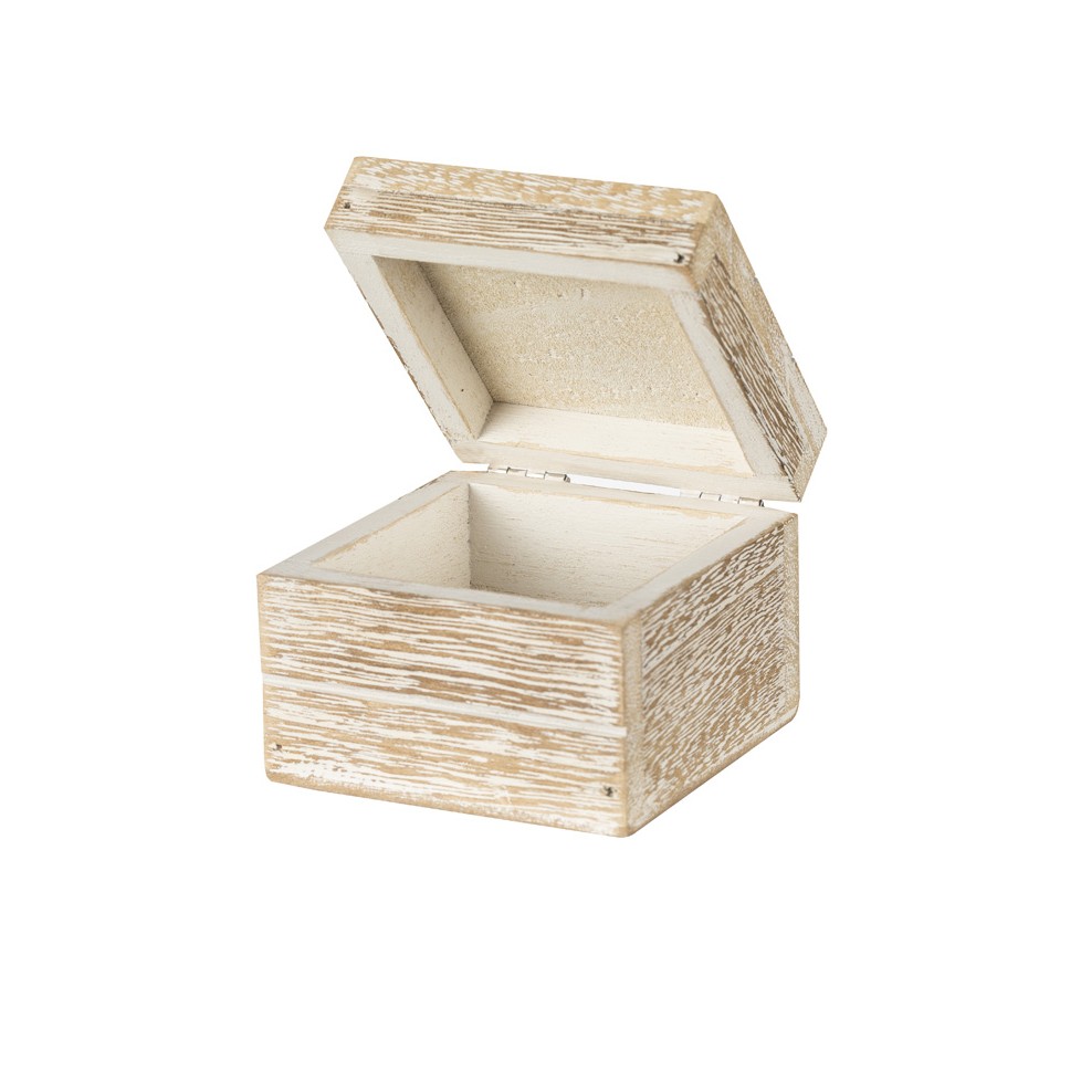 Caja De Madera. Sobre Fondo Blanco. Caja Decorativa De Madera